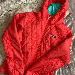 Patagonia lightweight puffer jacket